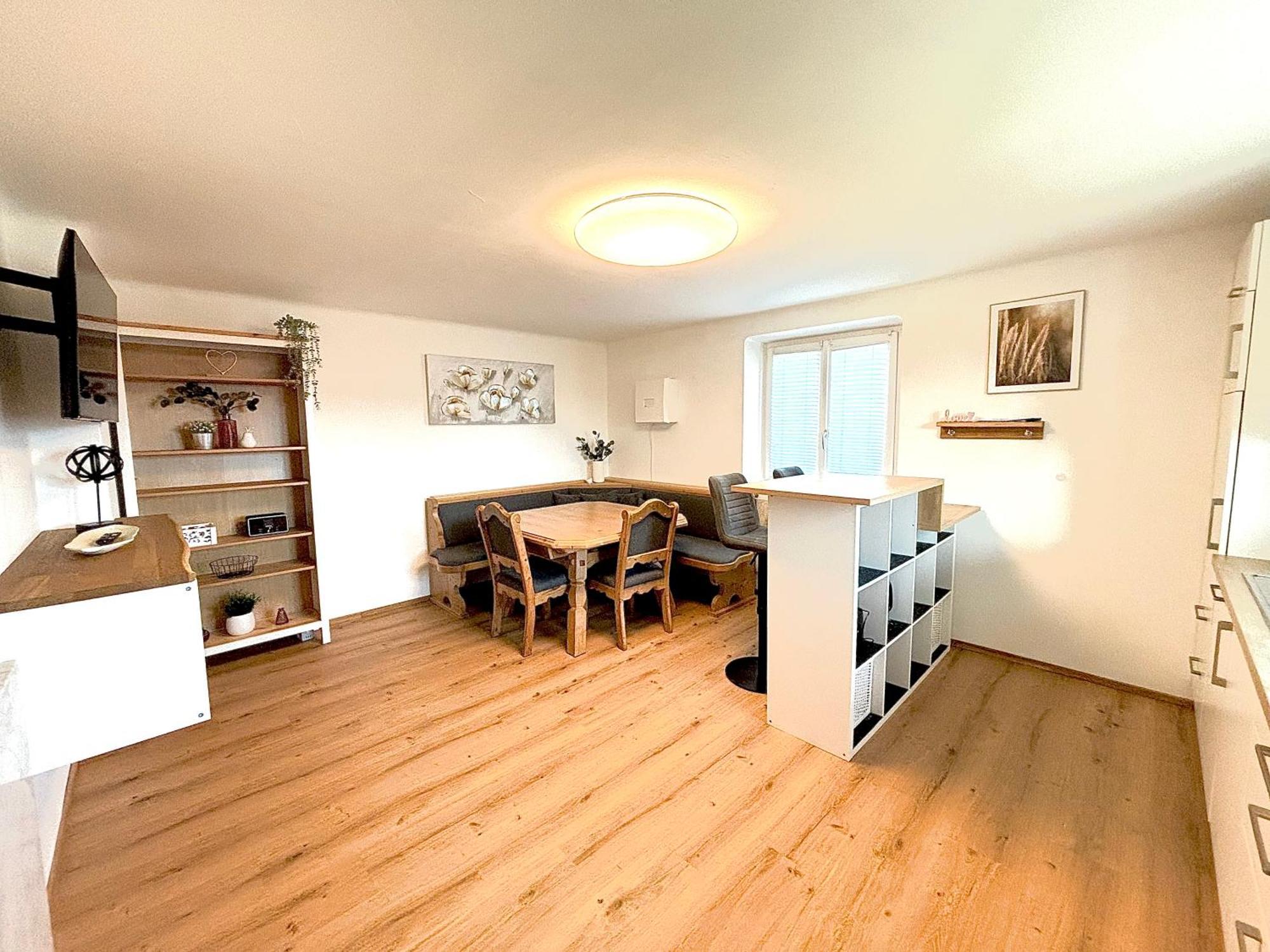 Gaesthaus "Seeblick" Seekirchen am Wallersee Ruang foto