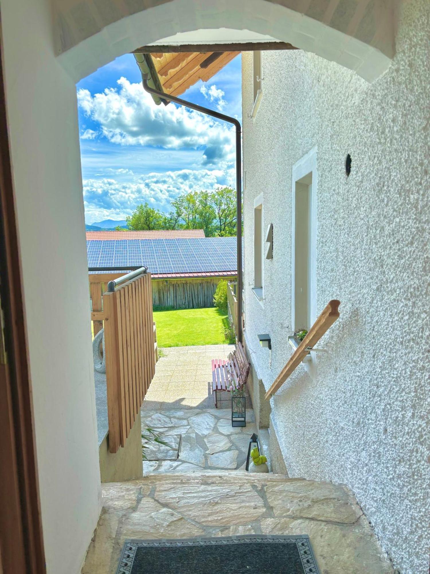 Gaesthaus "Seeblick" Seekirchen am Wallersee Bagian luar foto